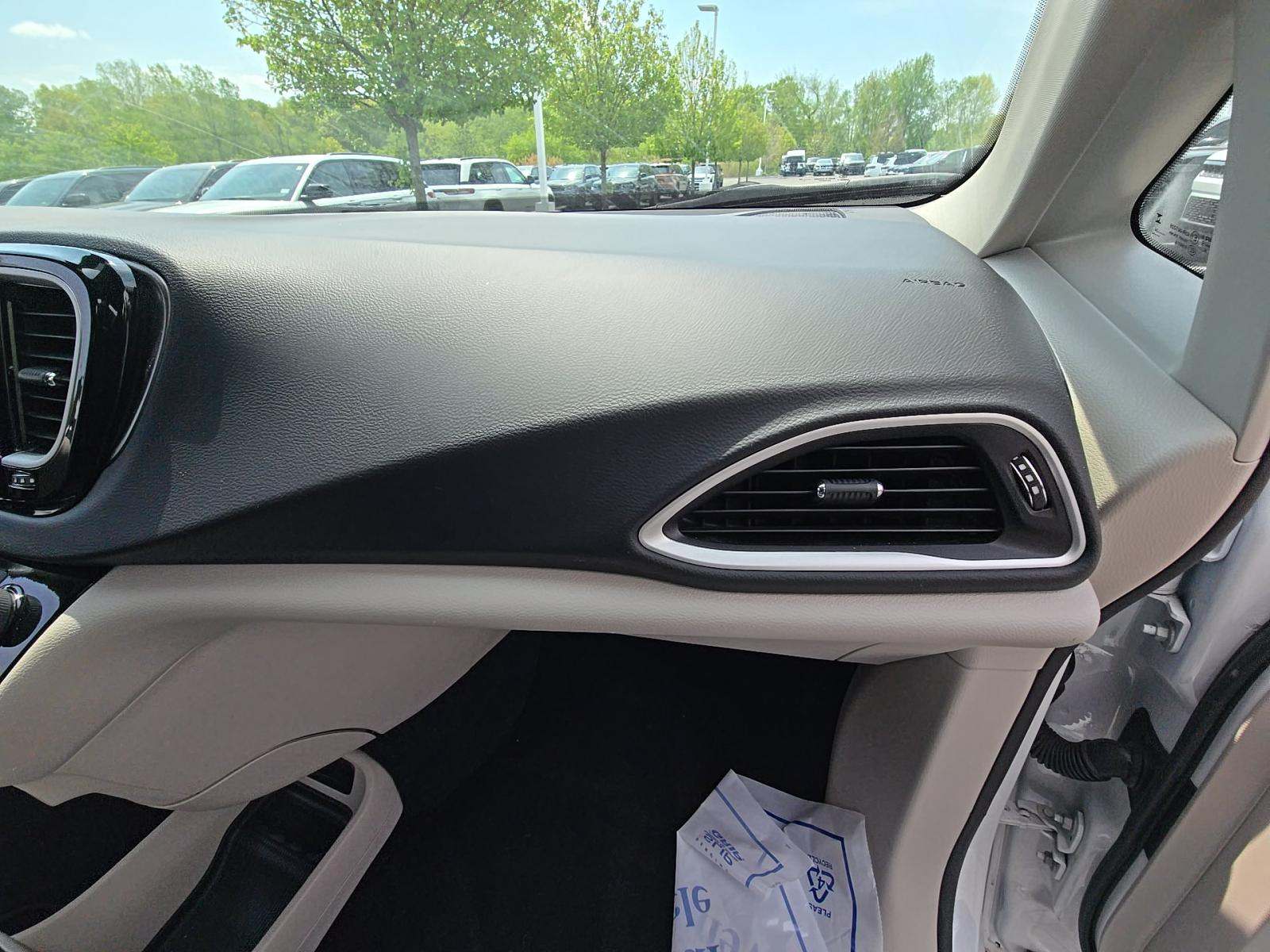 2024 Chrysler Pacifica Touring L FWD