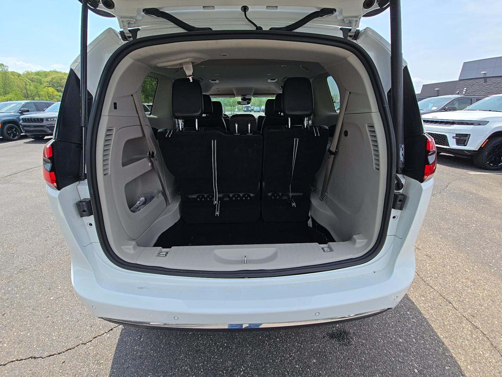 2024 Chrysler Pacifica Touring L FWD