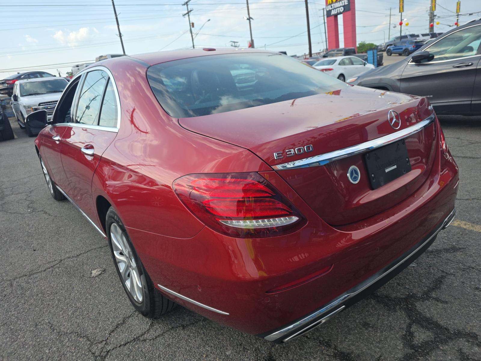 MERCEDES-BENZ E-CLASS - 2