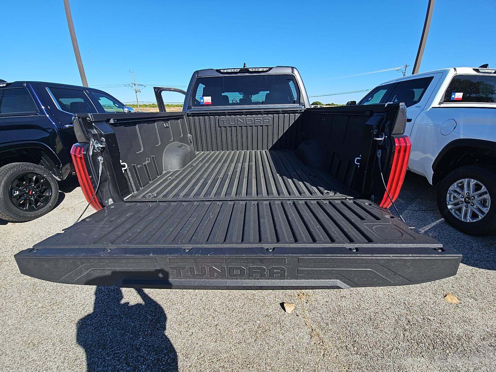 2025 Toyota Tundra SR5 AWD