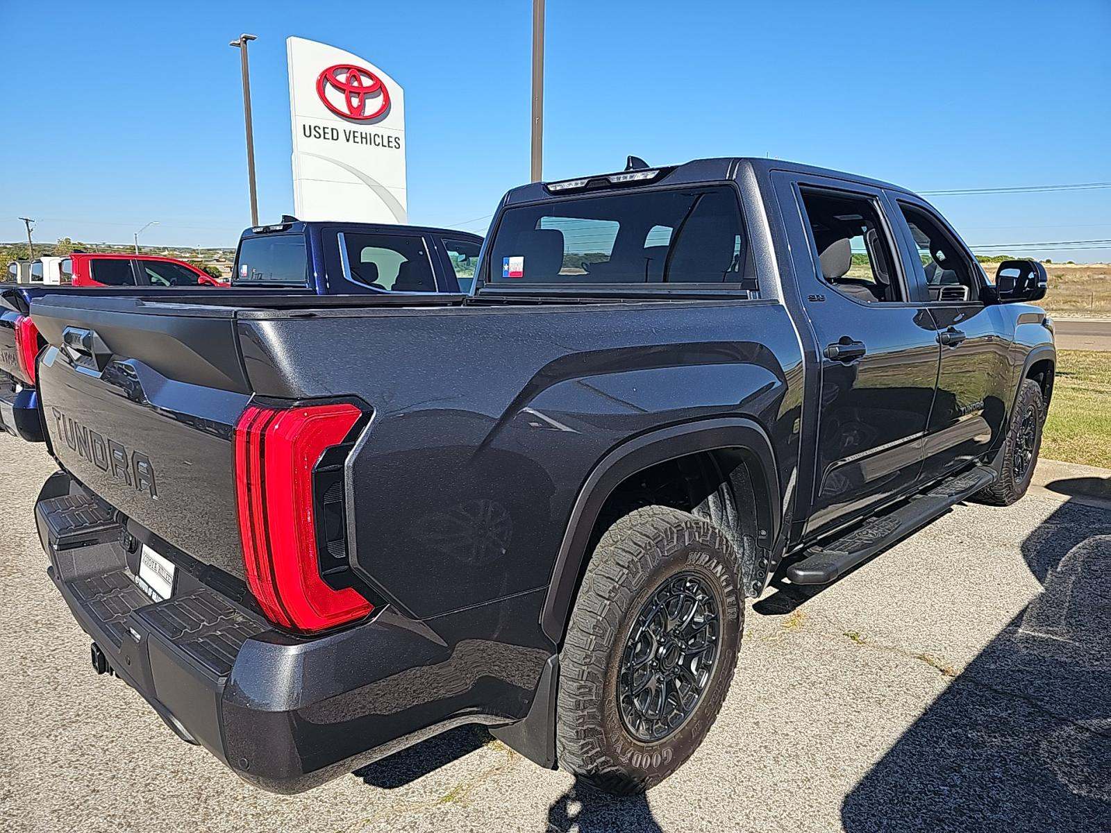 2025 Toyota Tundra SR5 AWD