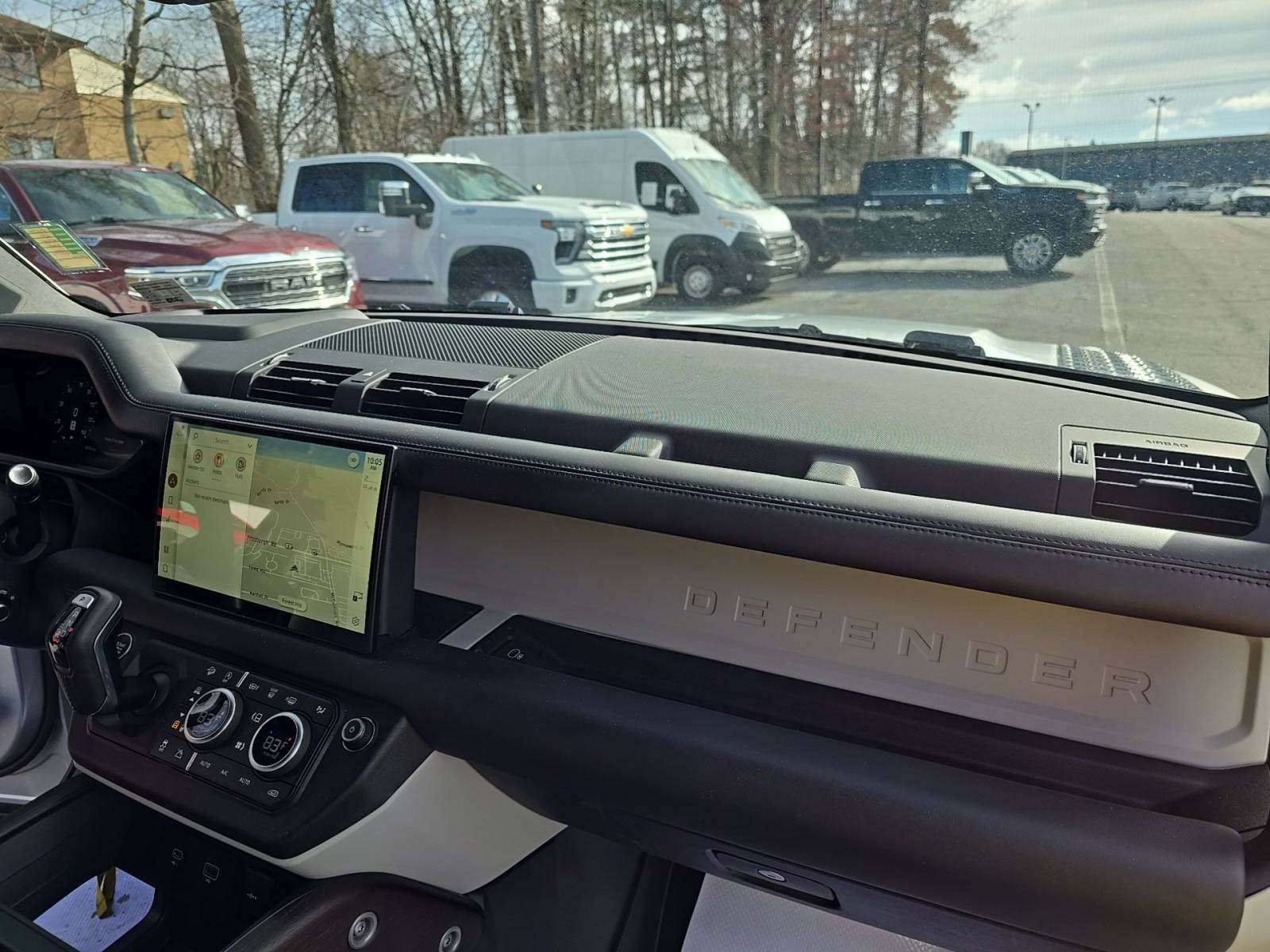 2024 Land Rover Defender 130 X-Dynamic SE AWD