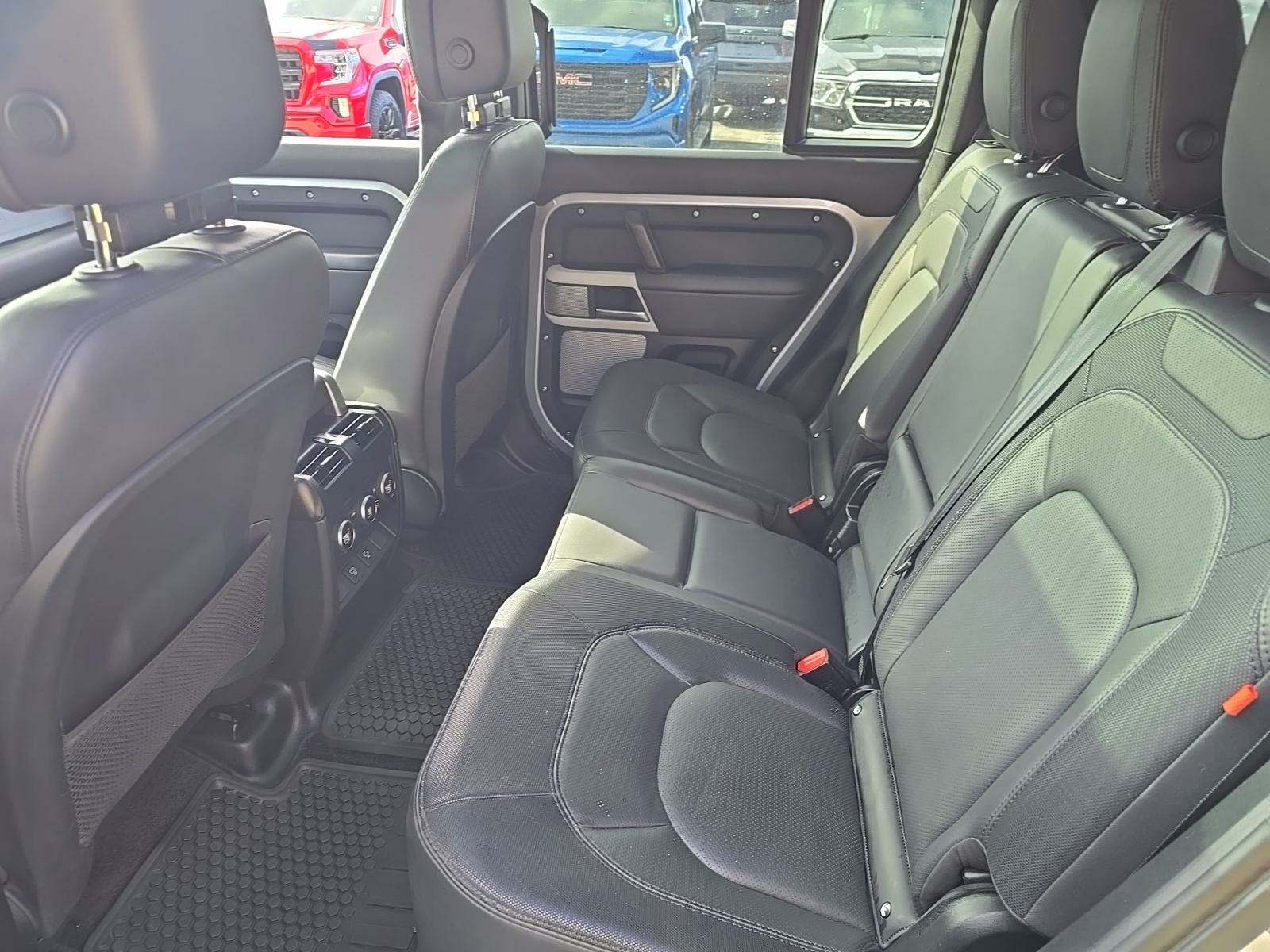 2024 Land Rover Defender 130 X-Dynamic SE AWD