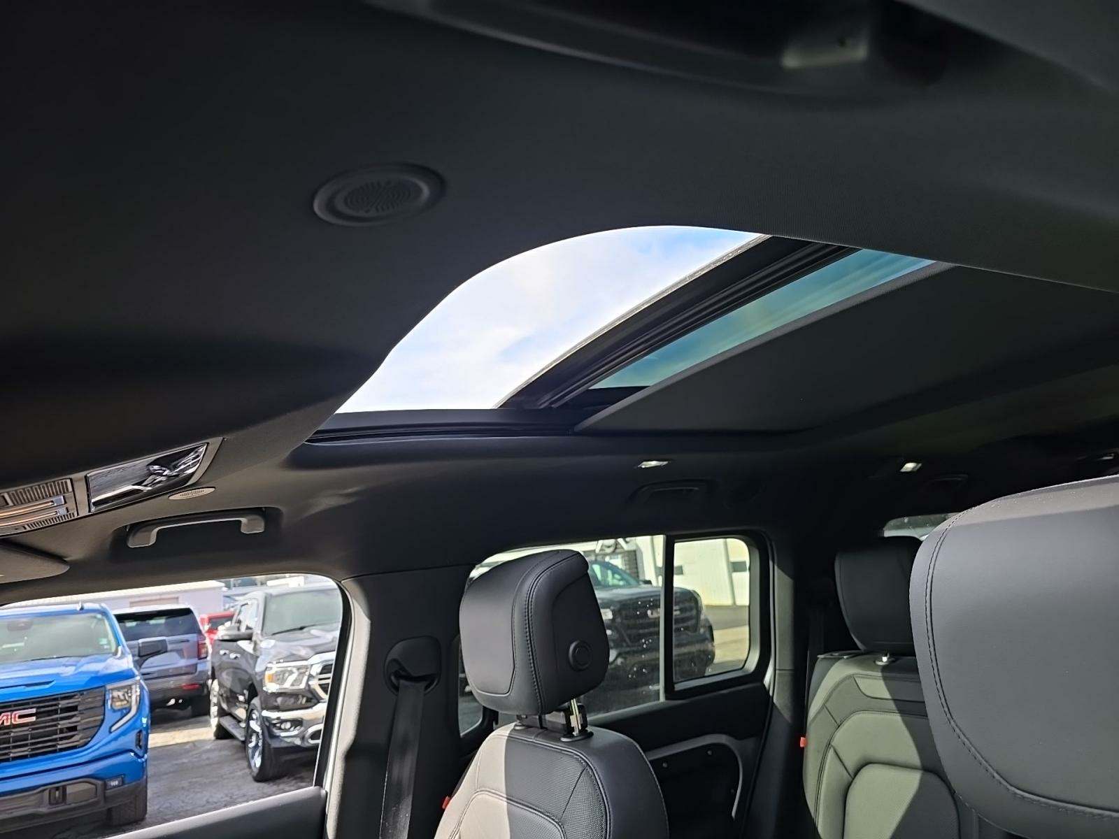 2024 Land Rover Defender 130 X-Dynamic SE AWD