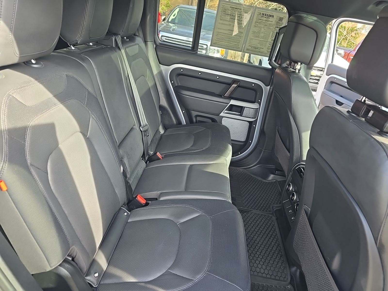 2024 Land Rover Defender 130 X-Dynamic SE AWD