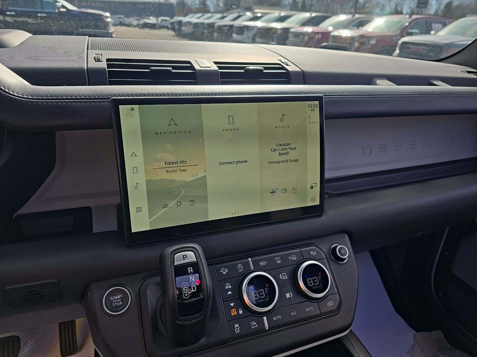 2024 Land Rover Defender 130 X-Dynamic SE AWD