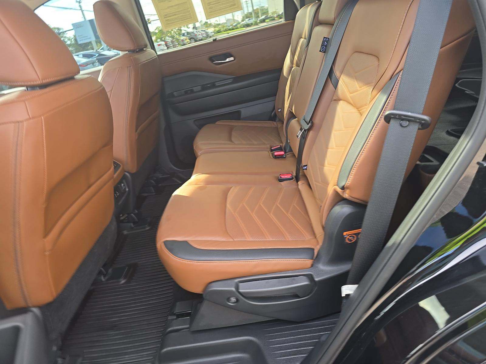 2023 Nissan Pathfinder Platinum AWD