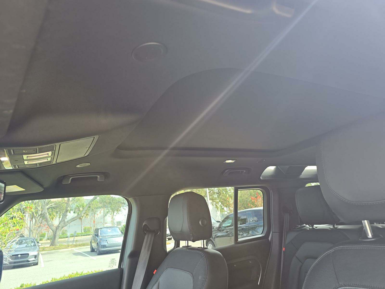 2022 Land Rover Defender 110 X-Dynamic SE AWD