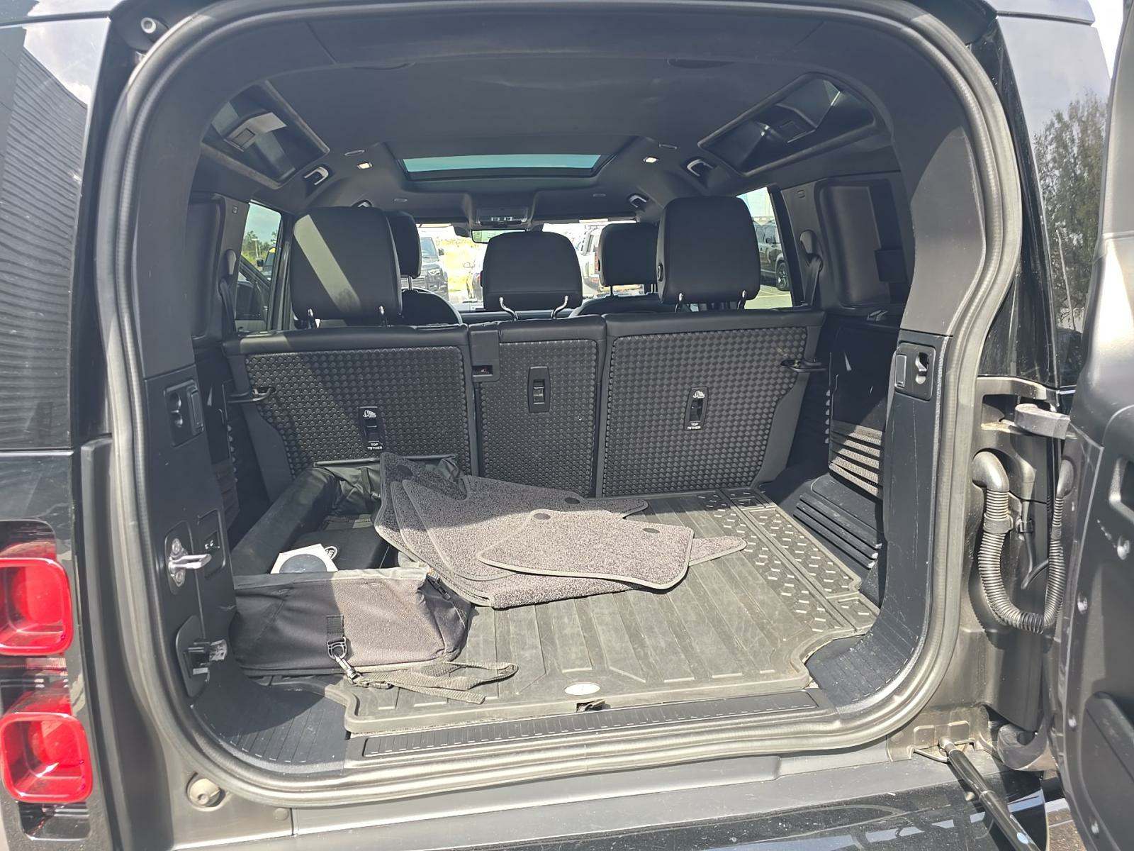 2022 Land Rover Defender 110 X-Dynamic SE AWD