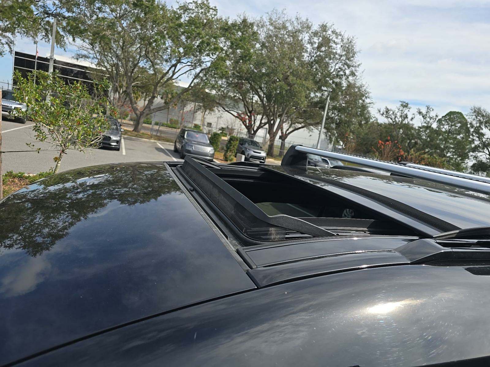 2022 Land Rover Defender 110 X-Dynamic SE AWD