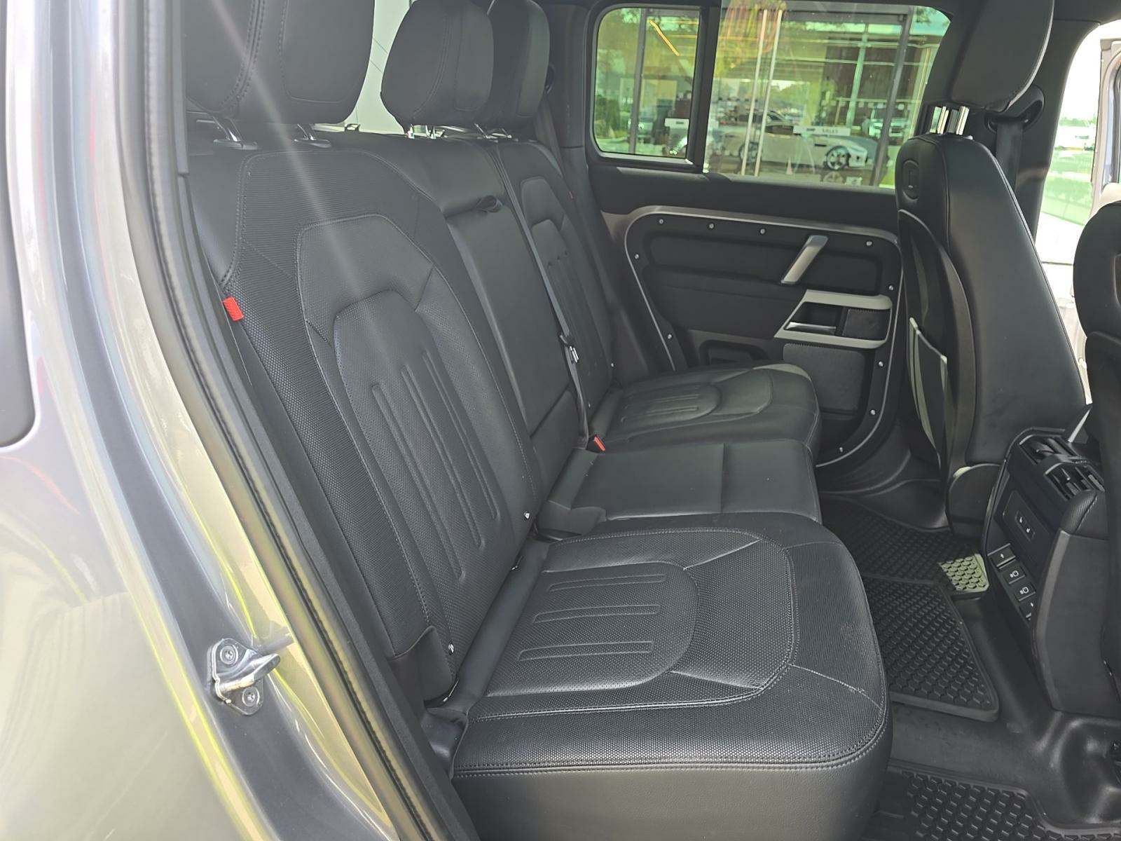 2022 Land Rover Defender 110 X-Dynamic SE AWD