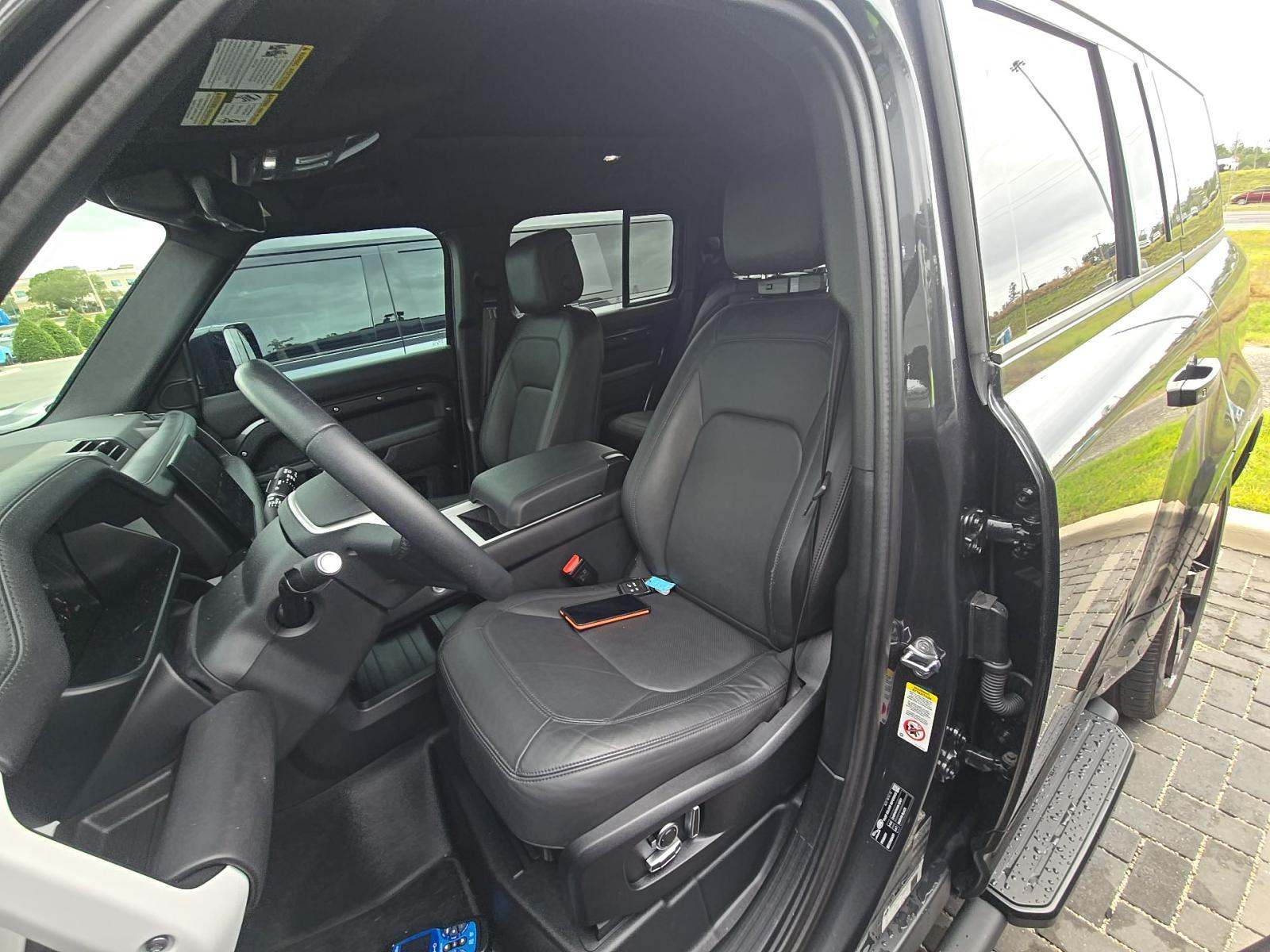 2025 Land Rover Defender 130 X-Dynamic SE AWD