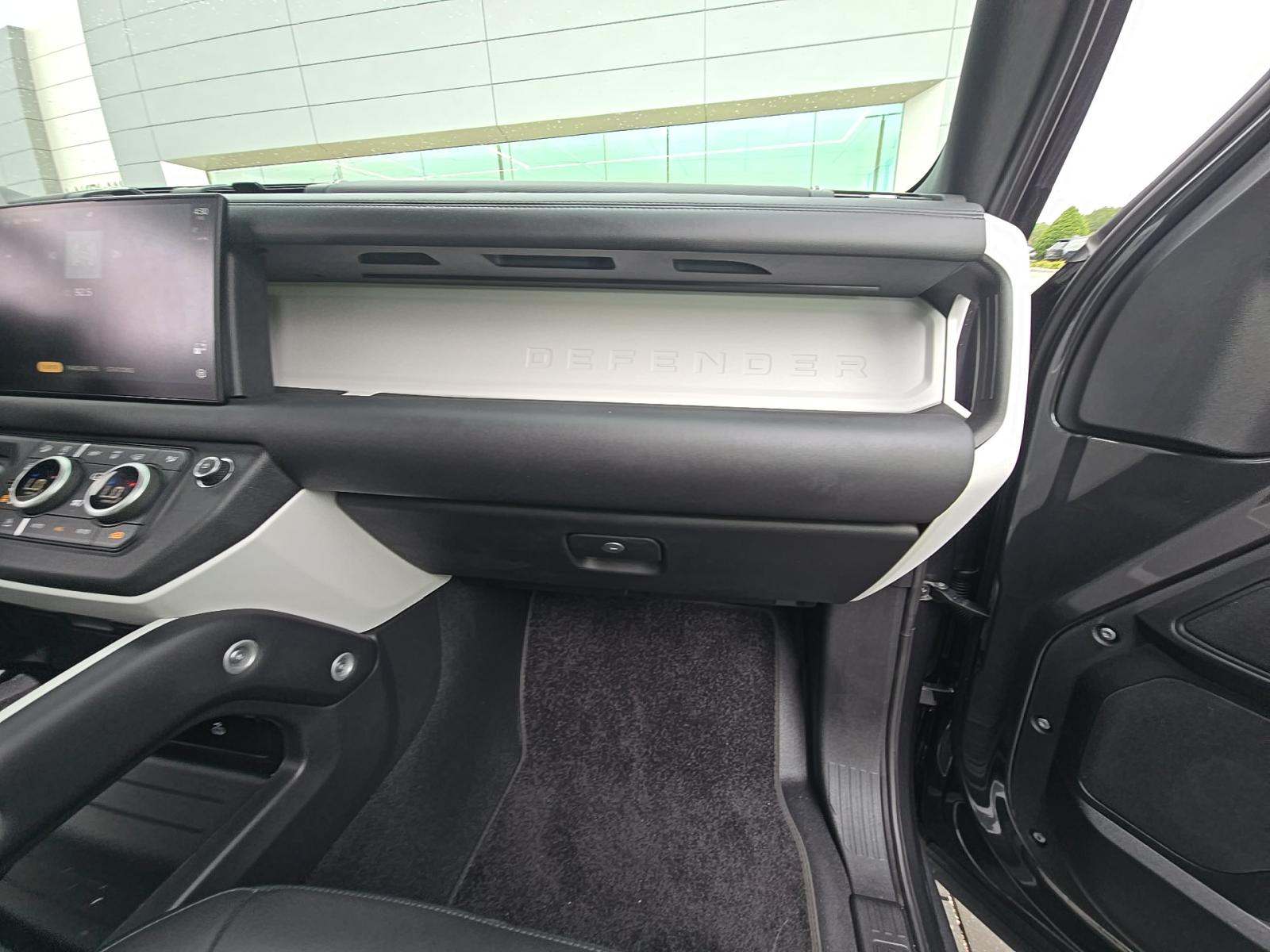 2025 Land Rover Defender 130 X-Dynamic SE AWD