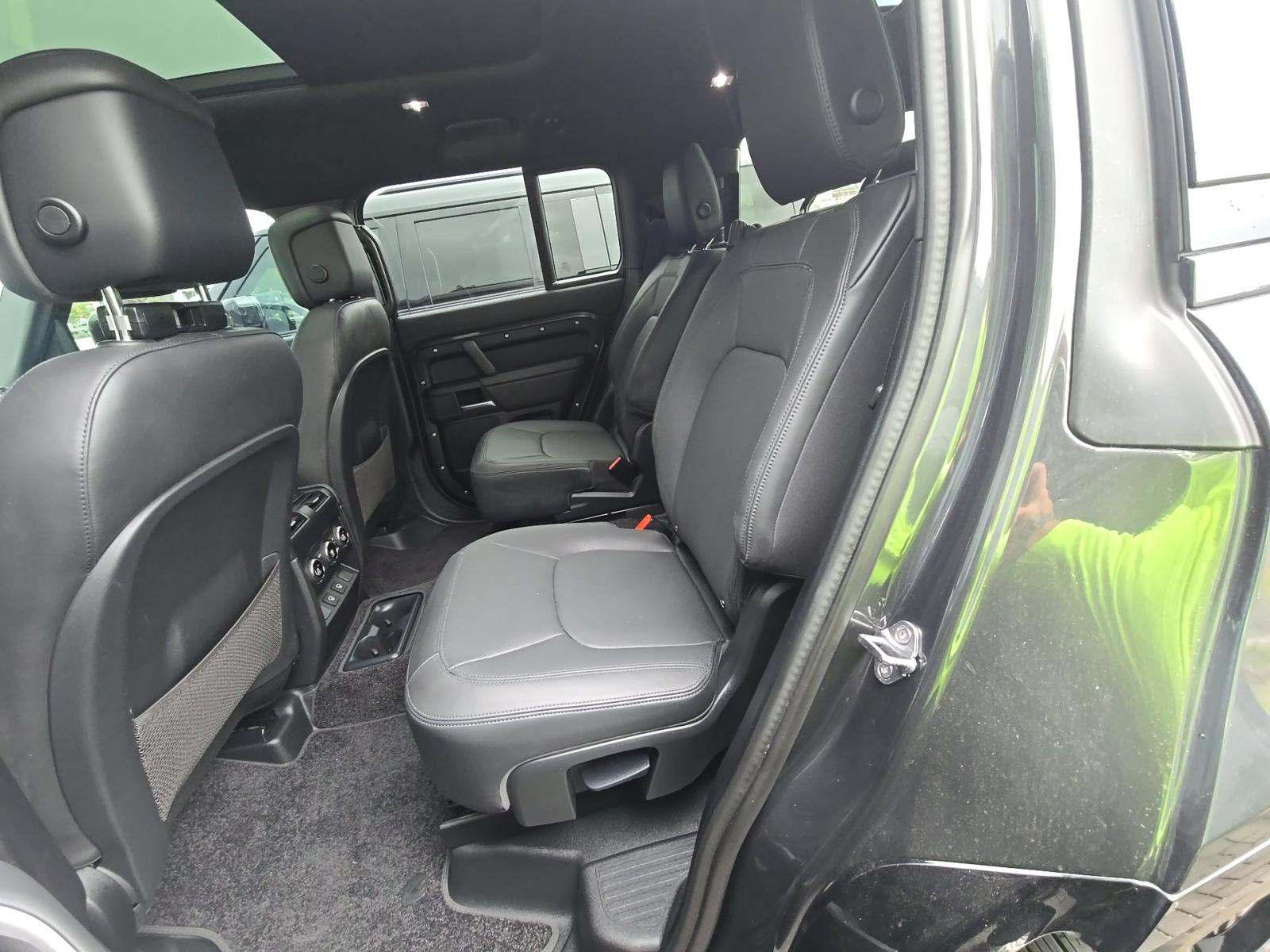 2025 Land Rover Defender 130 X-Dynamic SE AWD