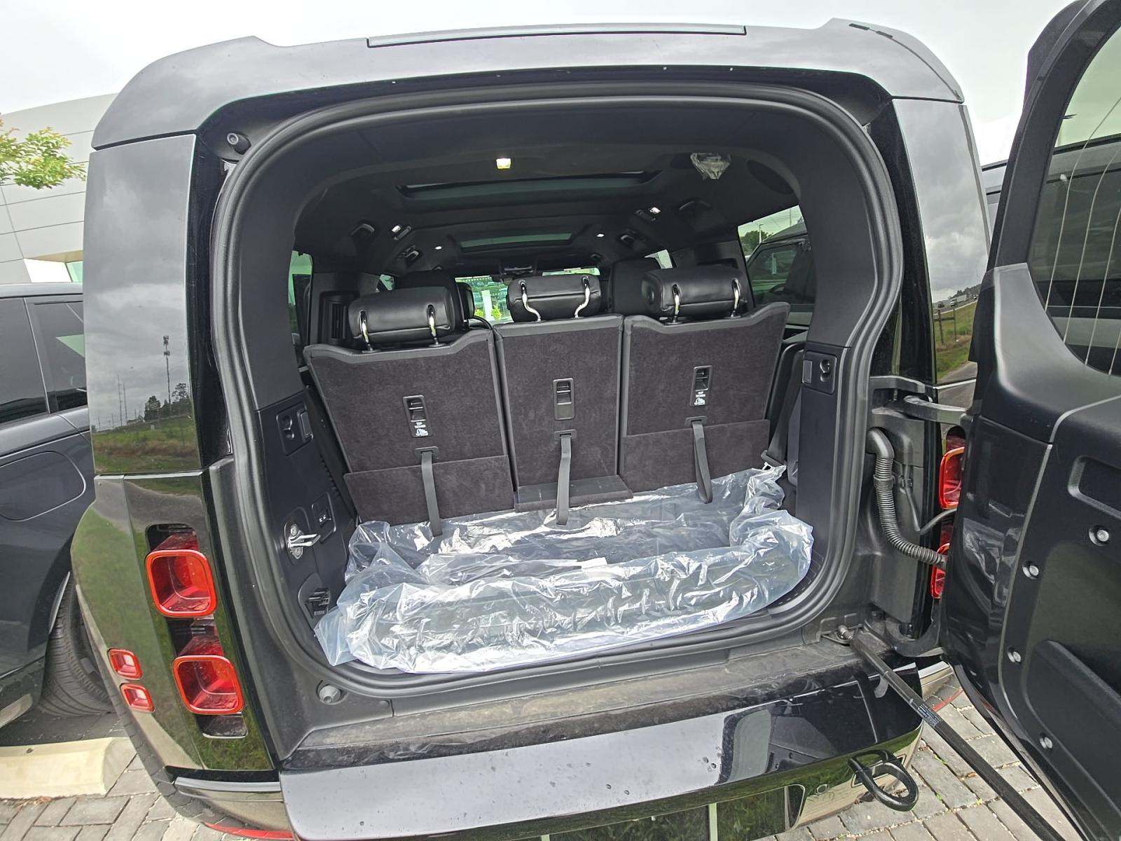 2025 Land Rover Defender 130 X-Dynamic SE AWD