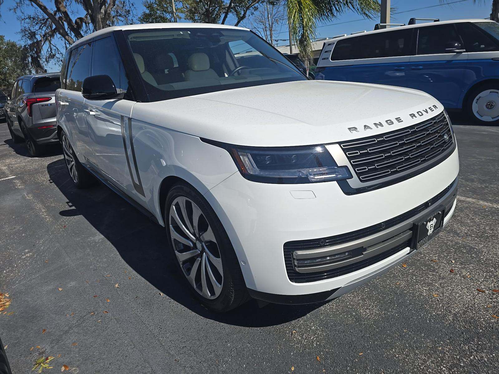 2025 Land Rover Range Rover SE LWB AWD
