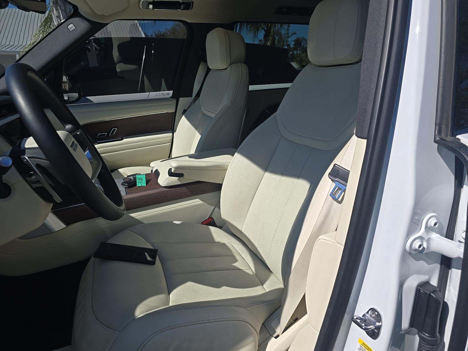 2025 Land Rover Range Rover SE LWB AWD