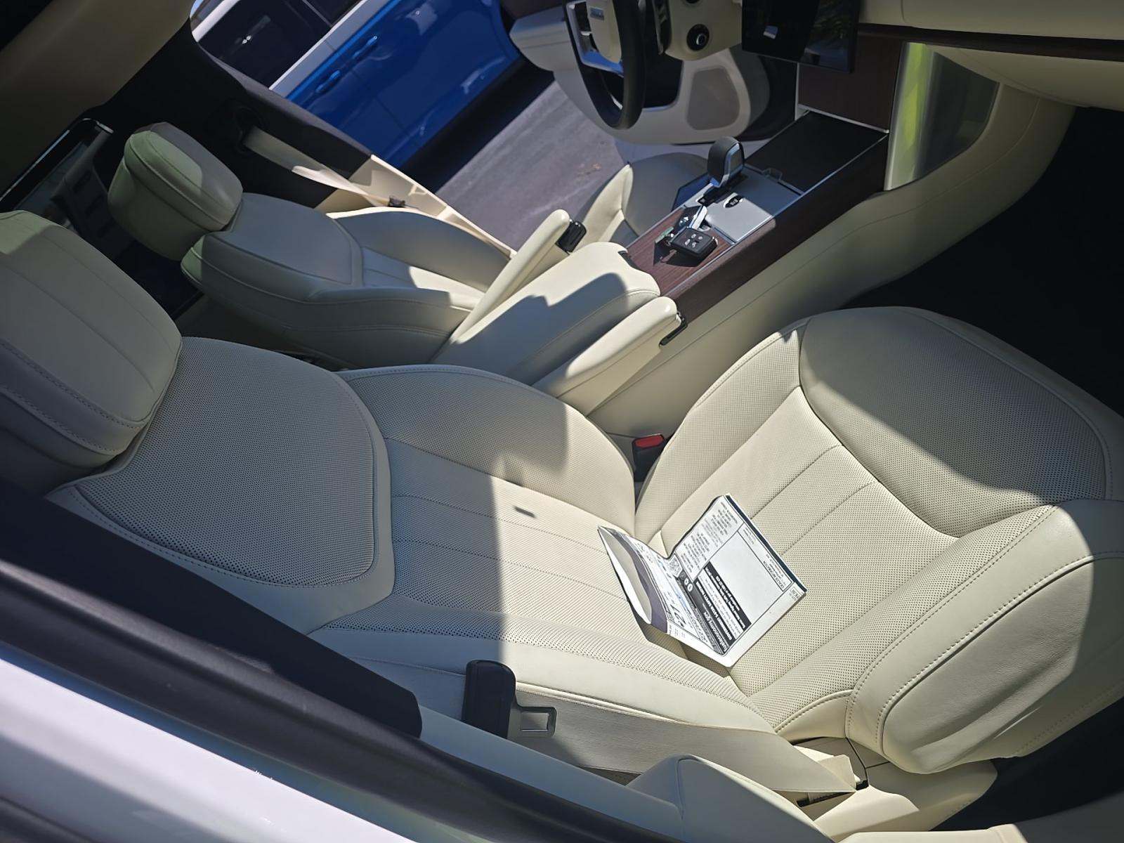 2025 Land Rover Range Rover SE LWB AWD