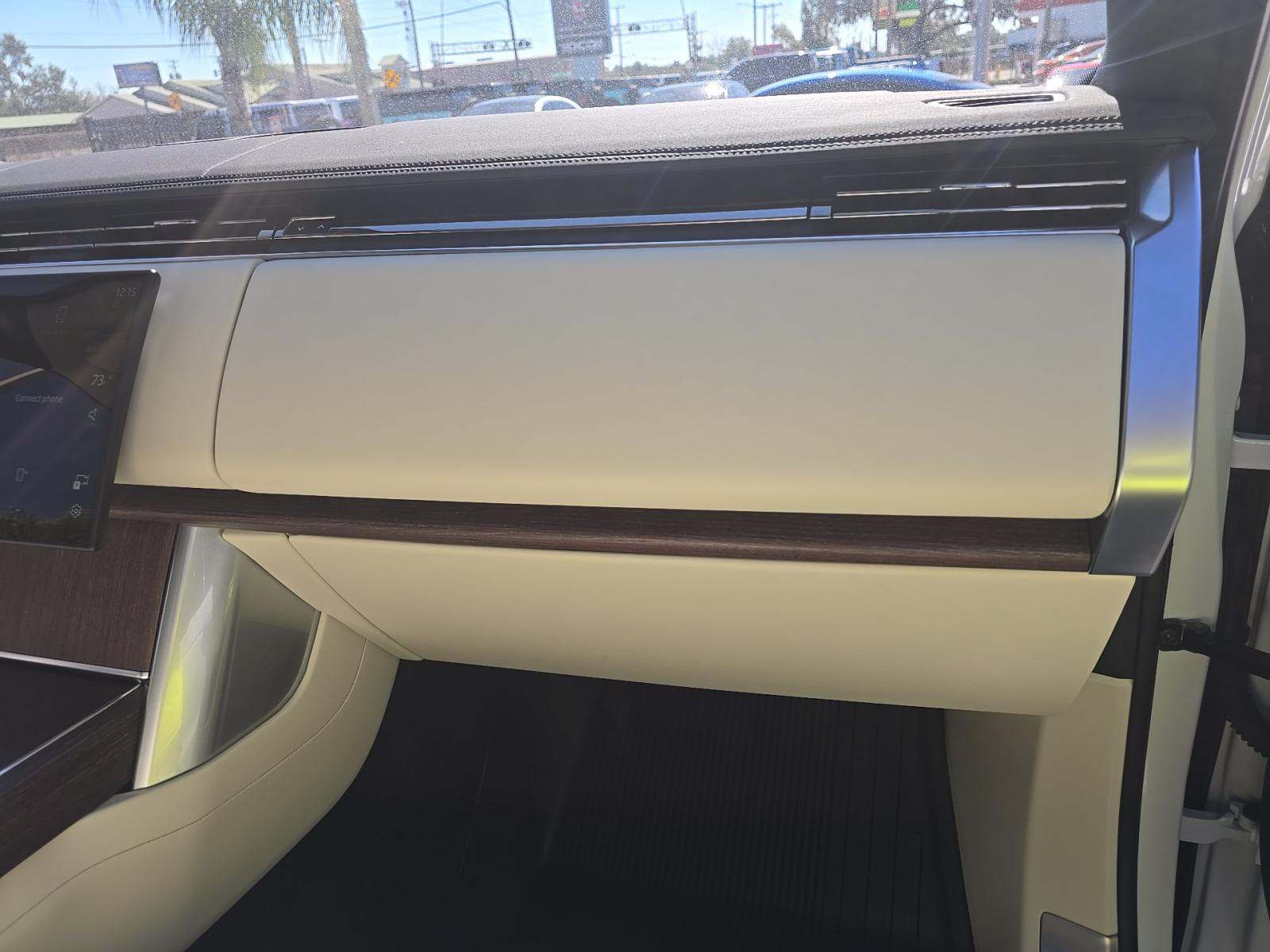 2025 Land Rover Range Rover SE LWB AWD