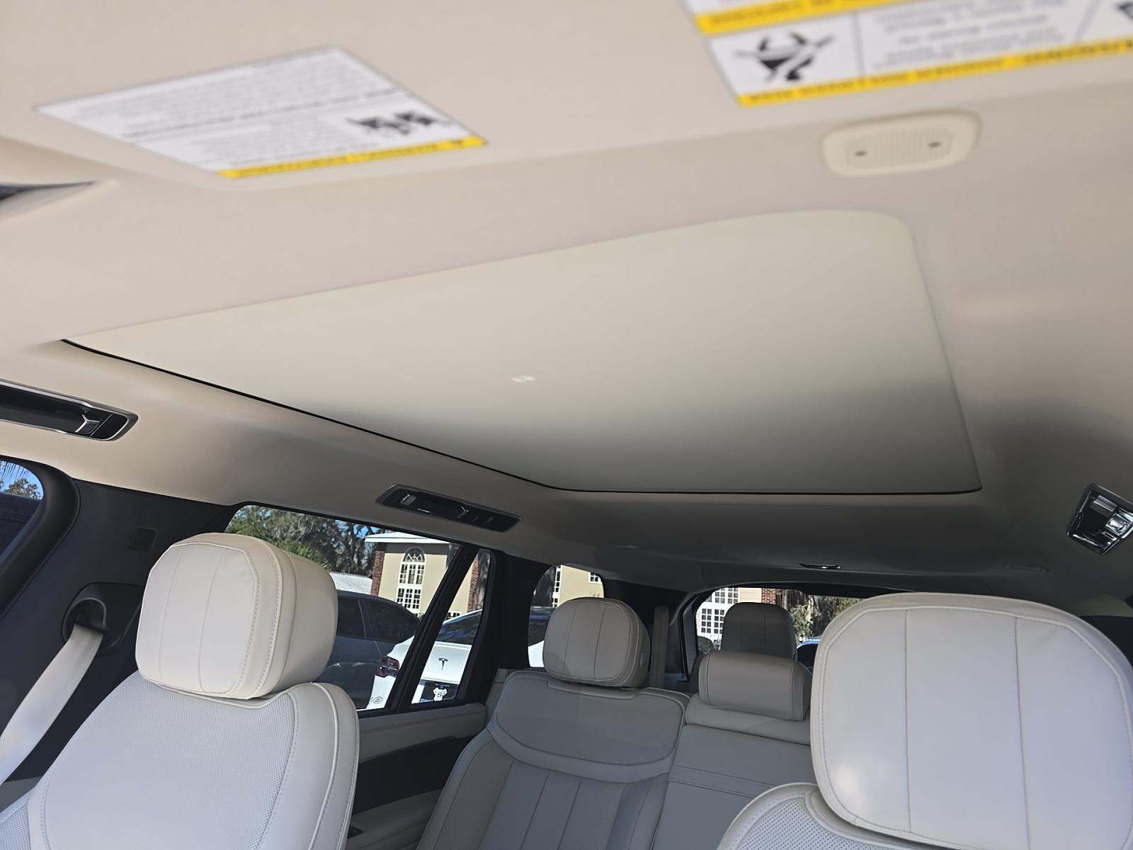 2025 Land Rover Range Rover SE LWB AWD