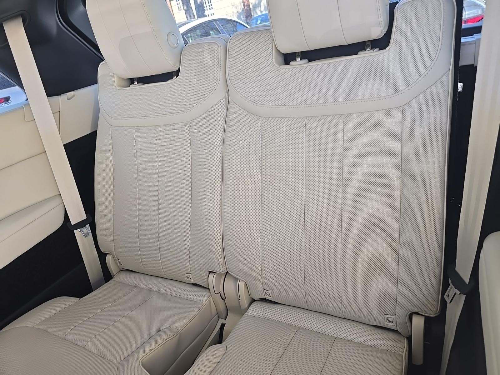 2025 Land Rover Range Rover SE LWB AWD