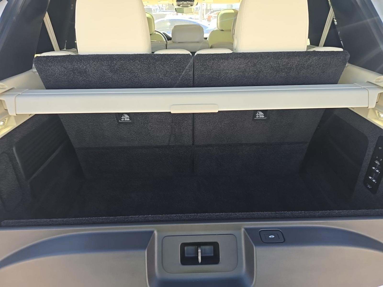 2025 Land Rover Range Rover SE LWB AWD