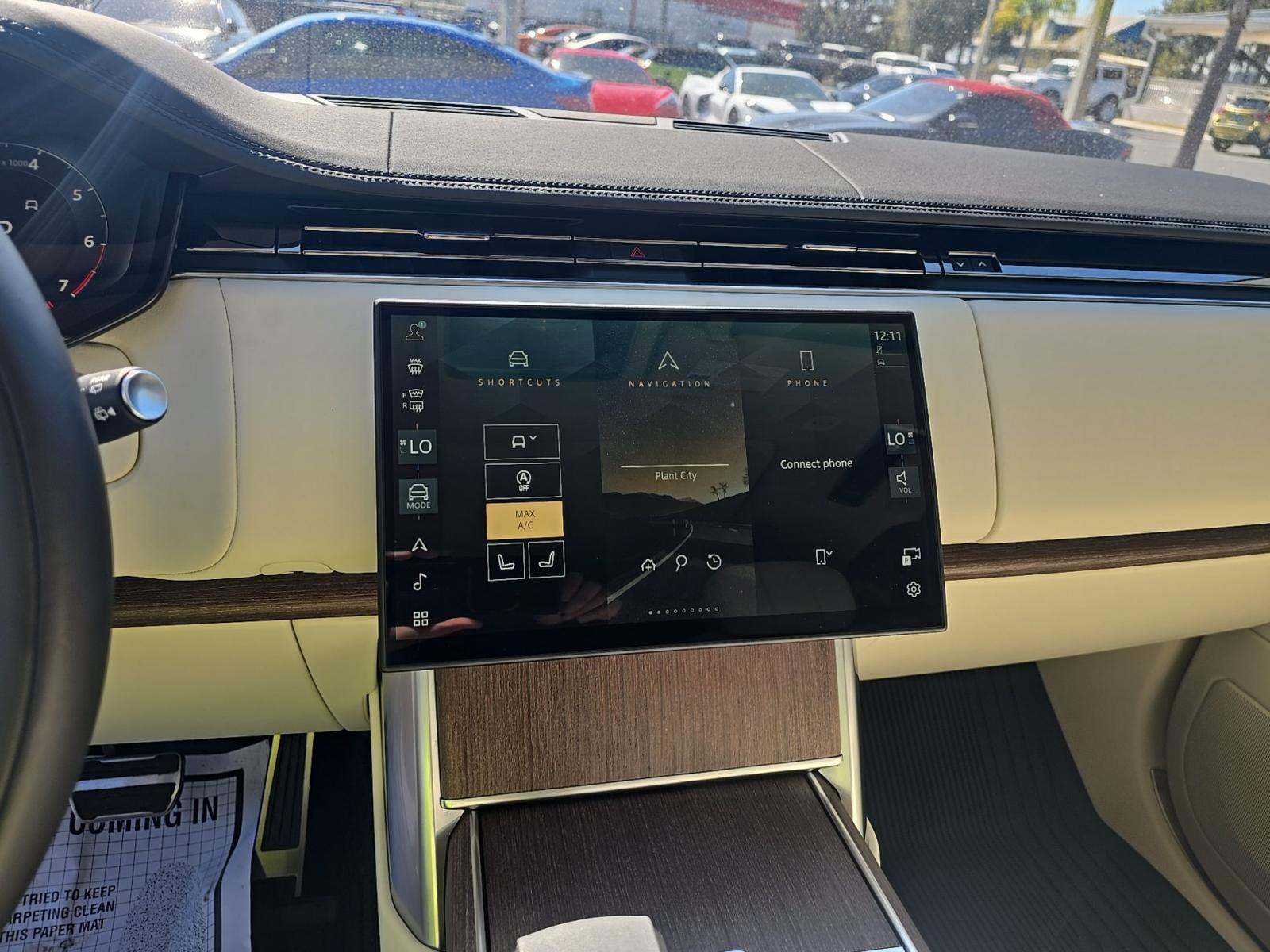 2025 Land Rover Range Rover SE LWB AWD