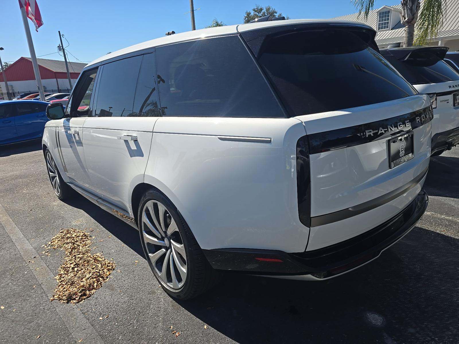 2025 Land Rover Range Rover SE LWB AWD