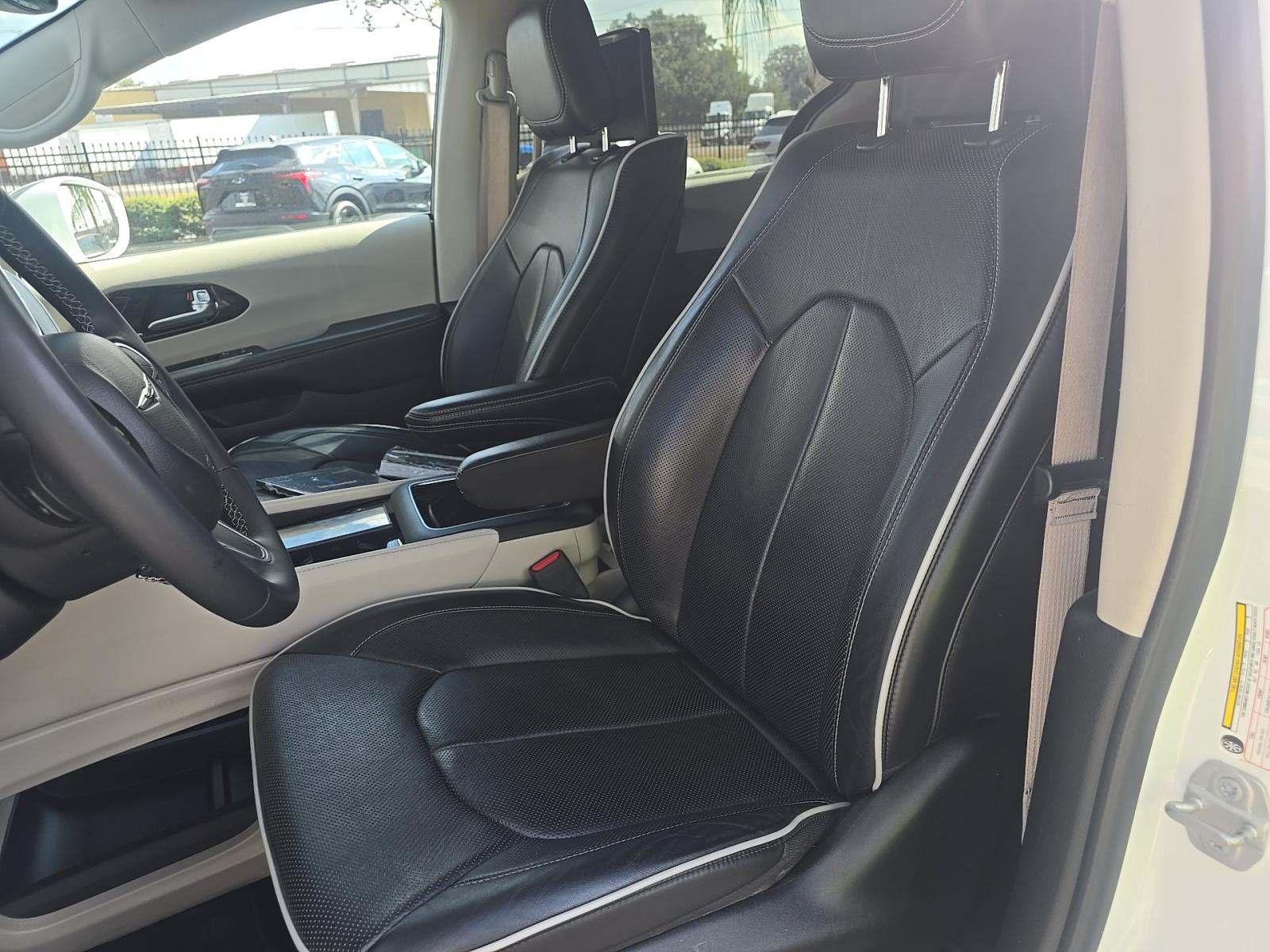 2022 Chrysler Pacifica Limited FWD