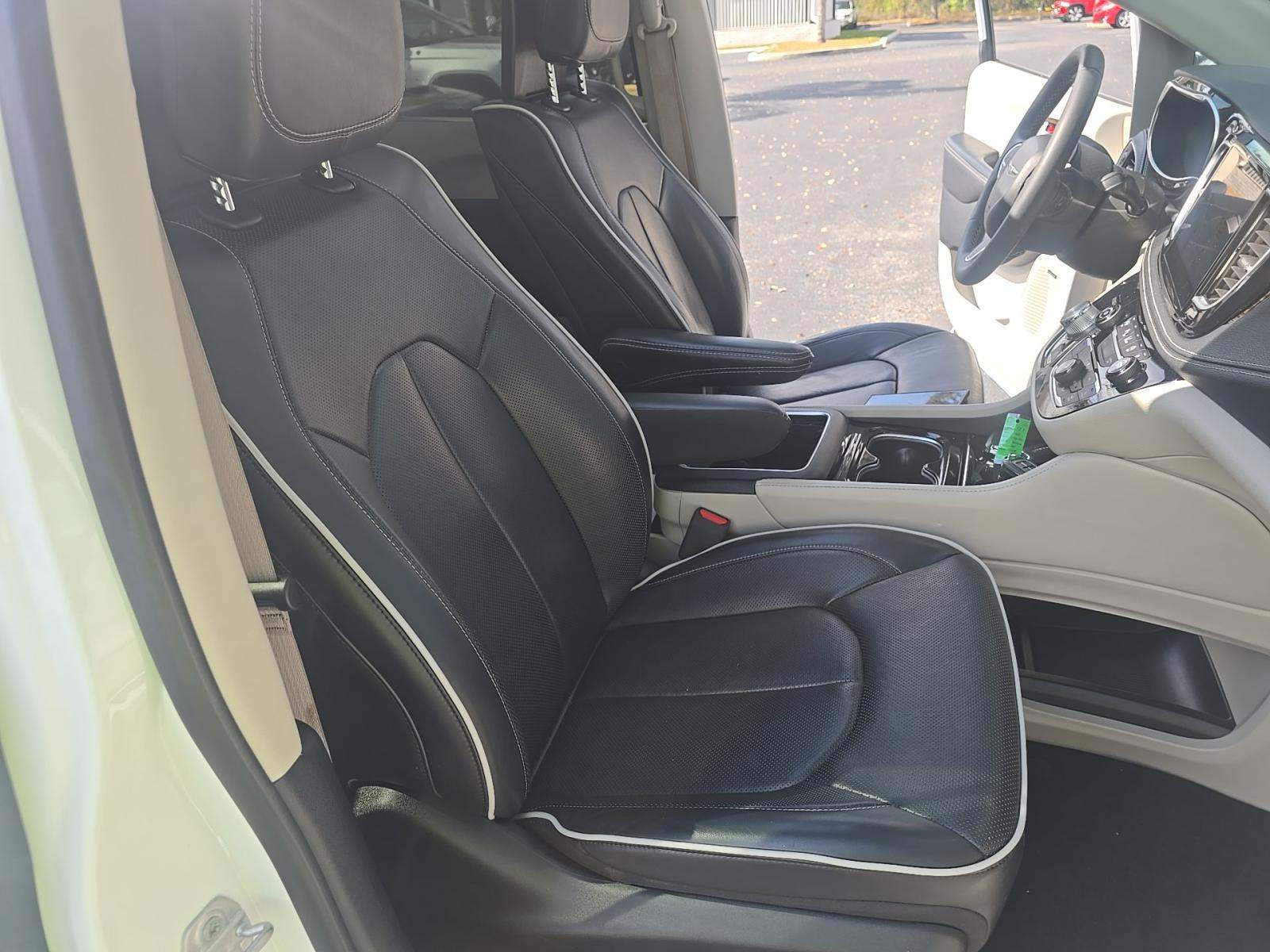 2022 Chrysler Pacifica Limited FWD