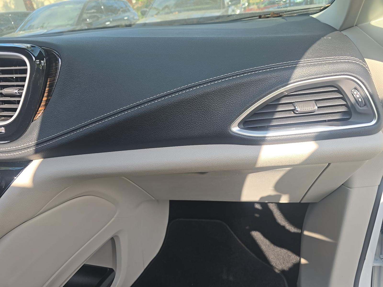 2022 Chrysler Pacifica Limited FWD