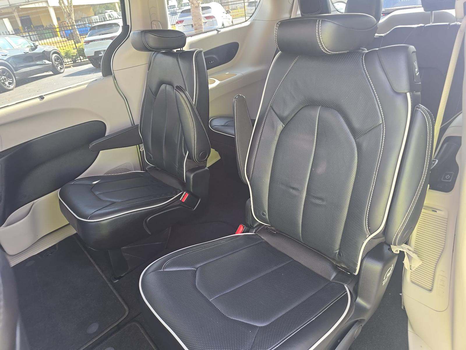 2022 Chrysler Pacifica Limited FWD