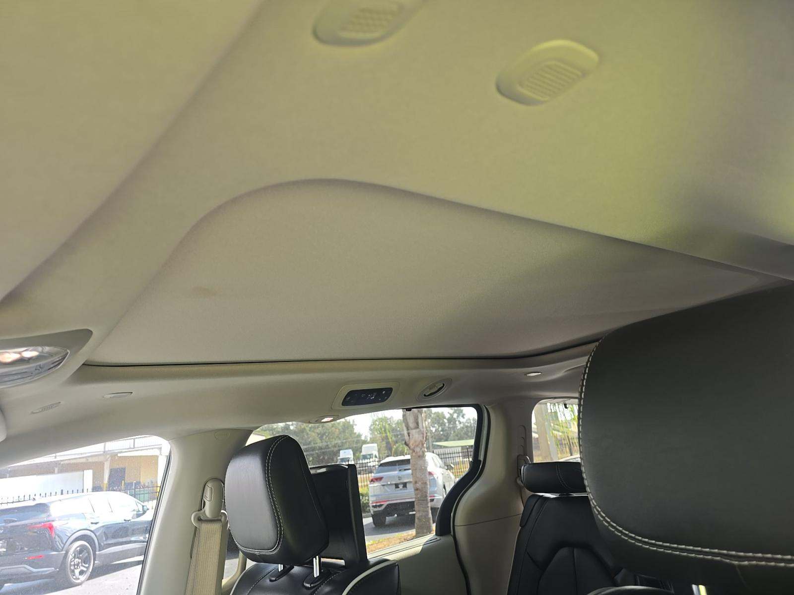 2022 Chrysler Pacifica Limited FWD