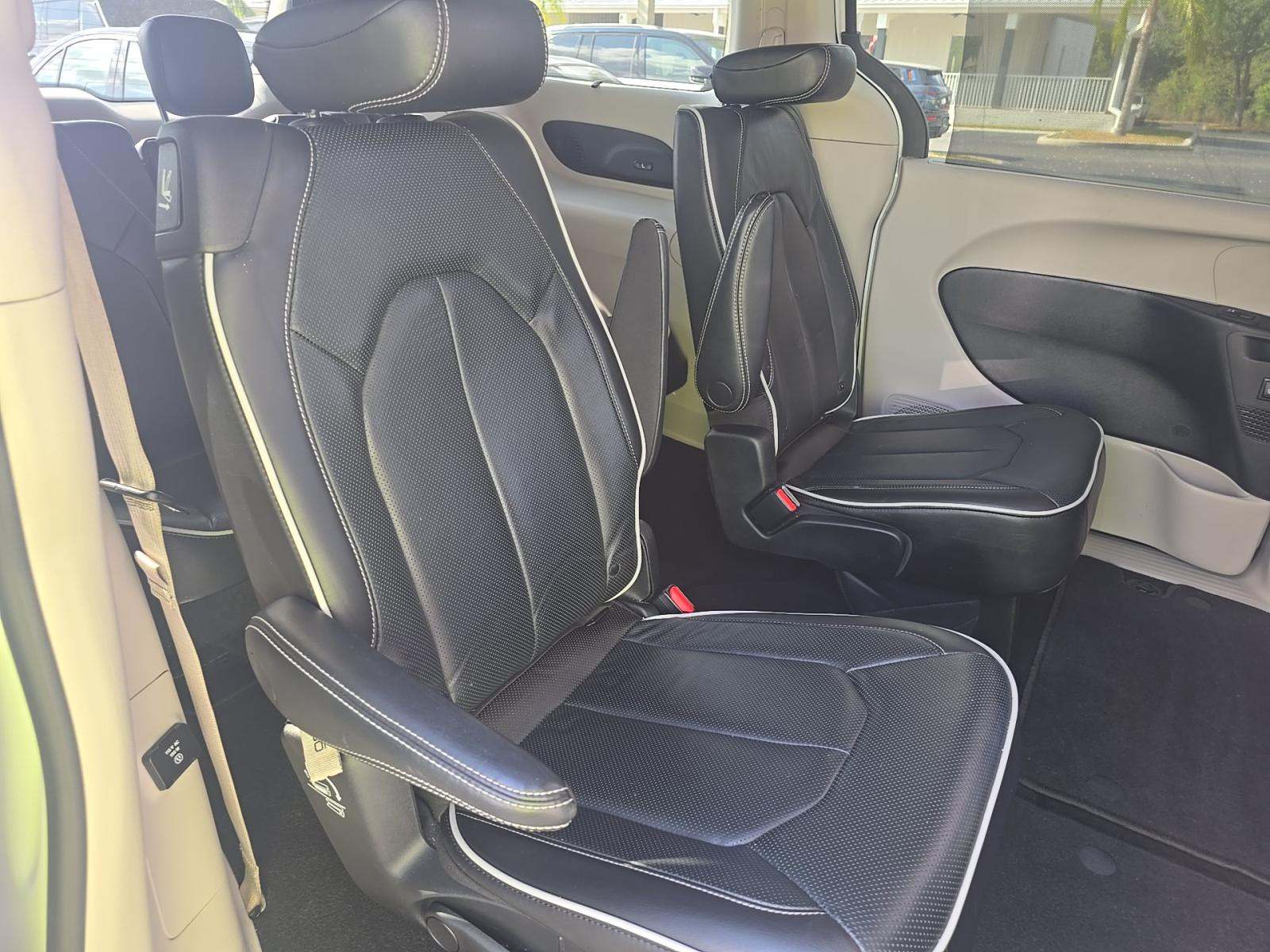 2022 Chrysler Pacifica Limited FWD