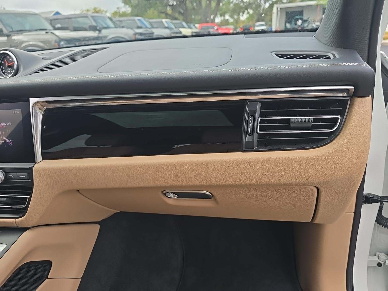 2021 Porsche Macan Base AWD