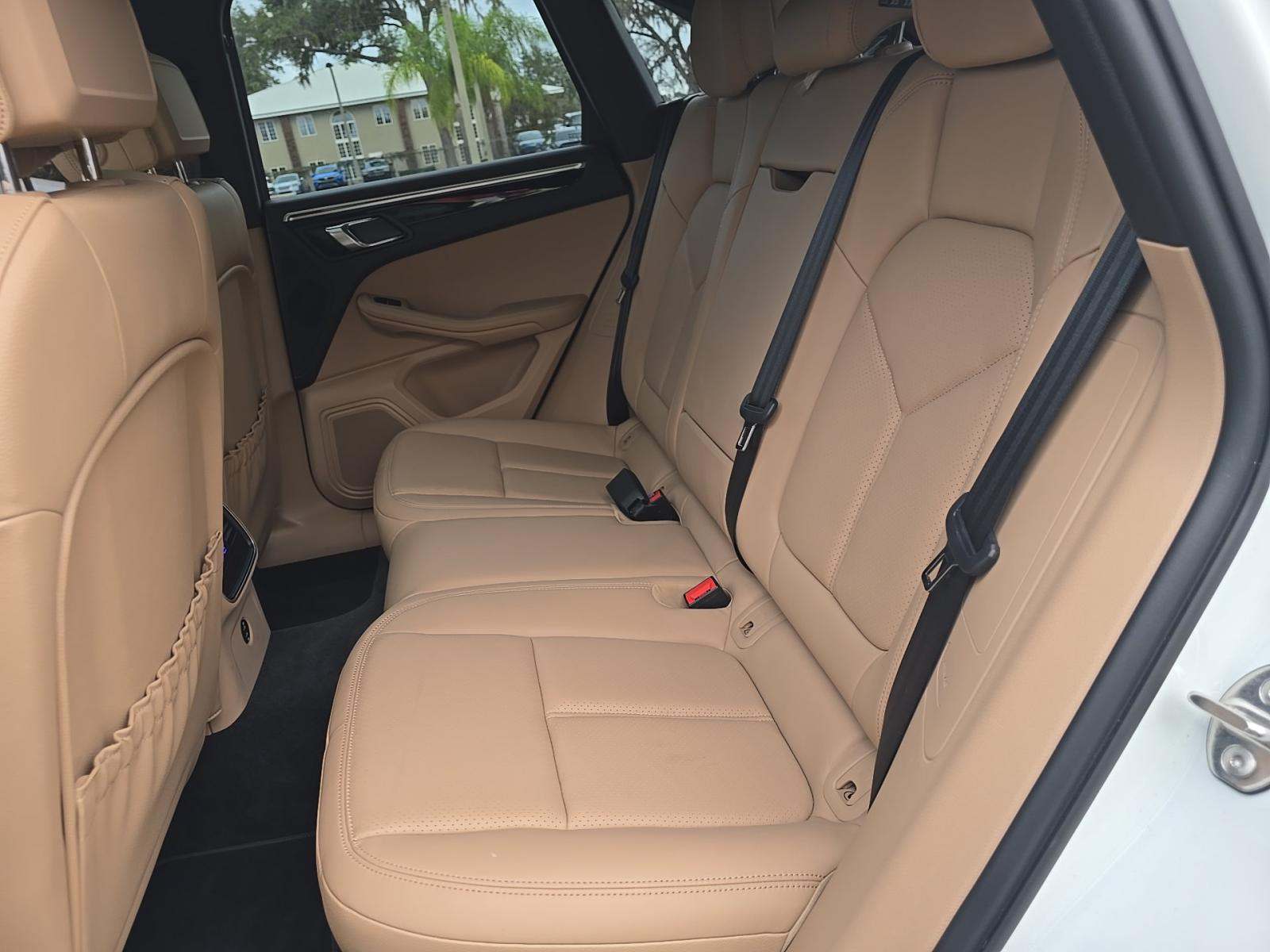 2021 Porsche Macan Base AWD