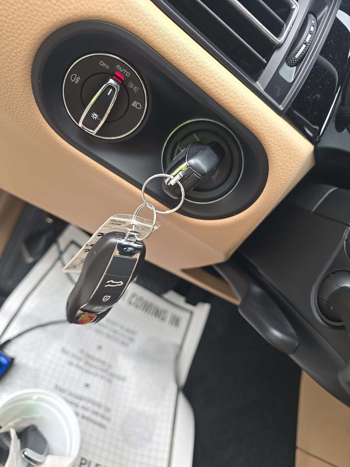 2021 Porsche Macan Base AWD