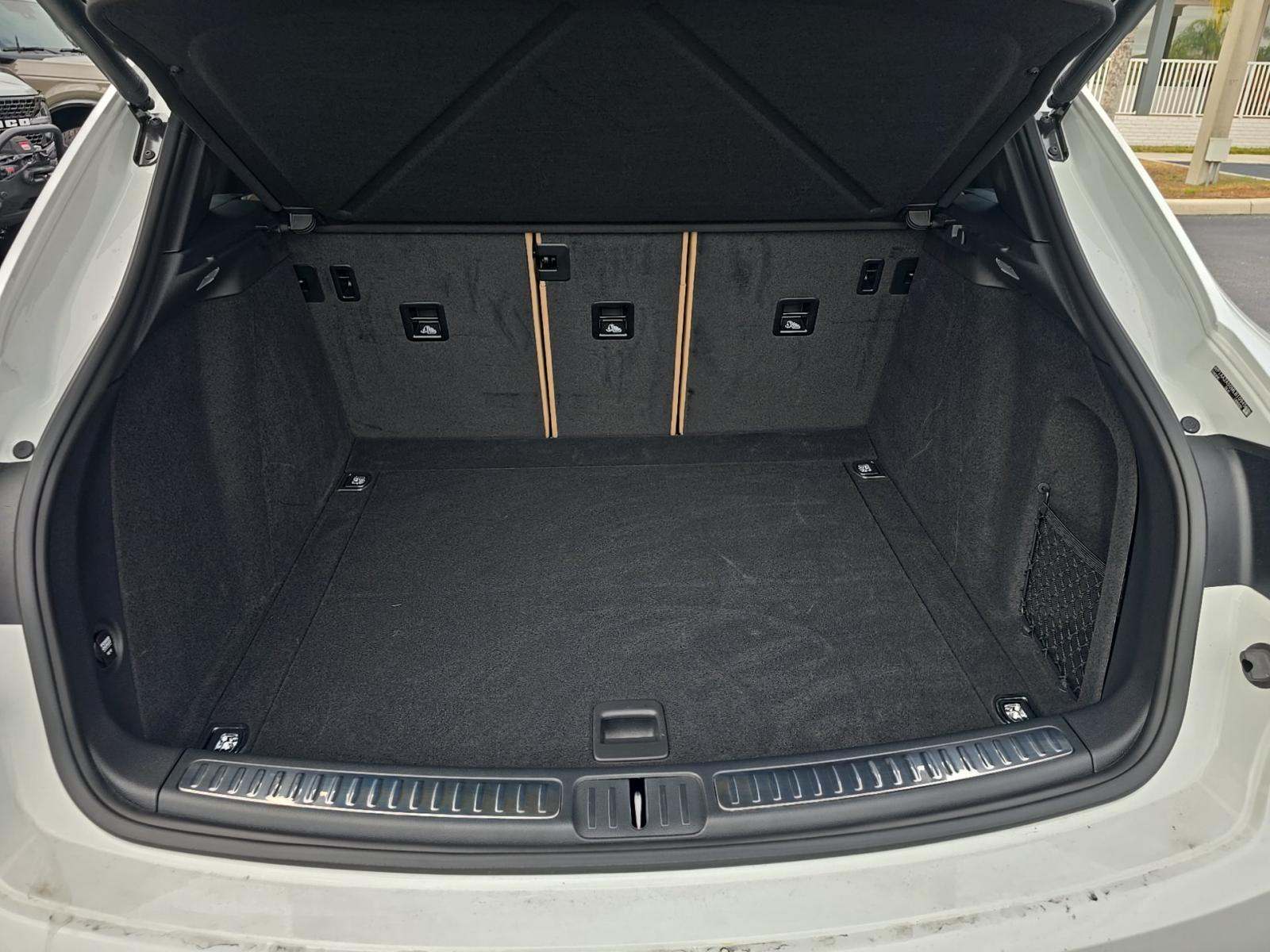 2021 Porsche Macan Base AWD