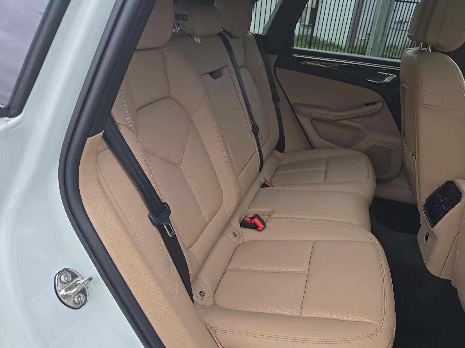 2021 Porsche Macan Base AWD