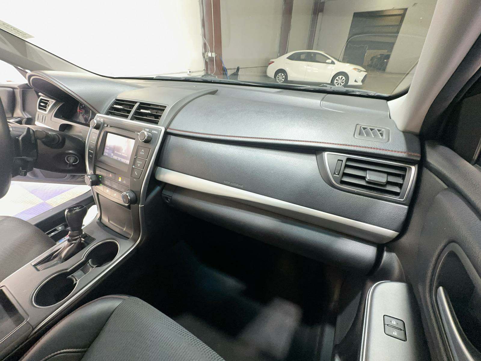 2017 Toyota Camry SE FWD