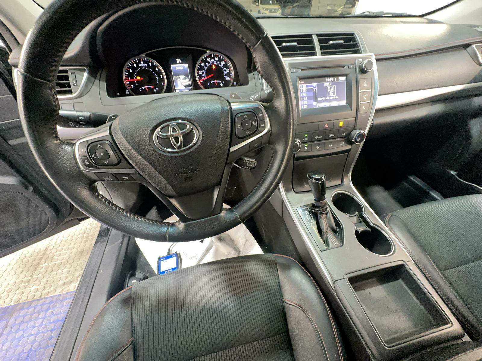 2017 Toyota Camry SE FWD