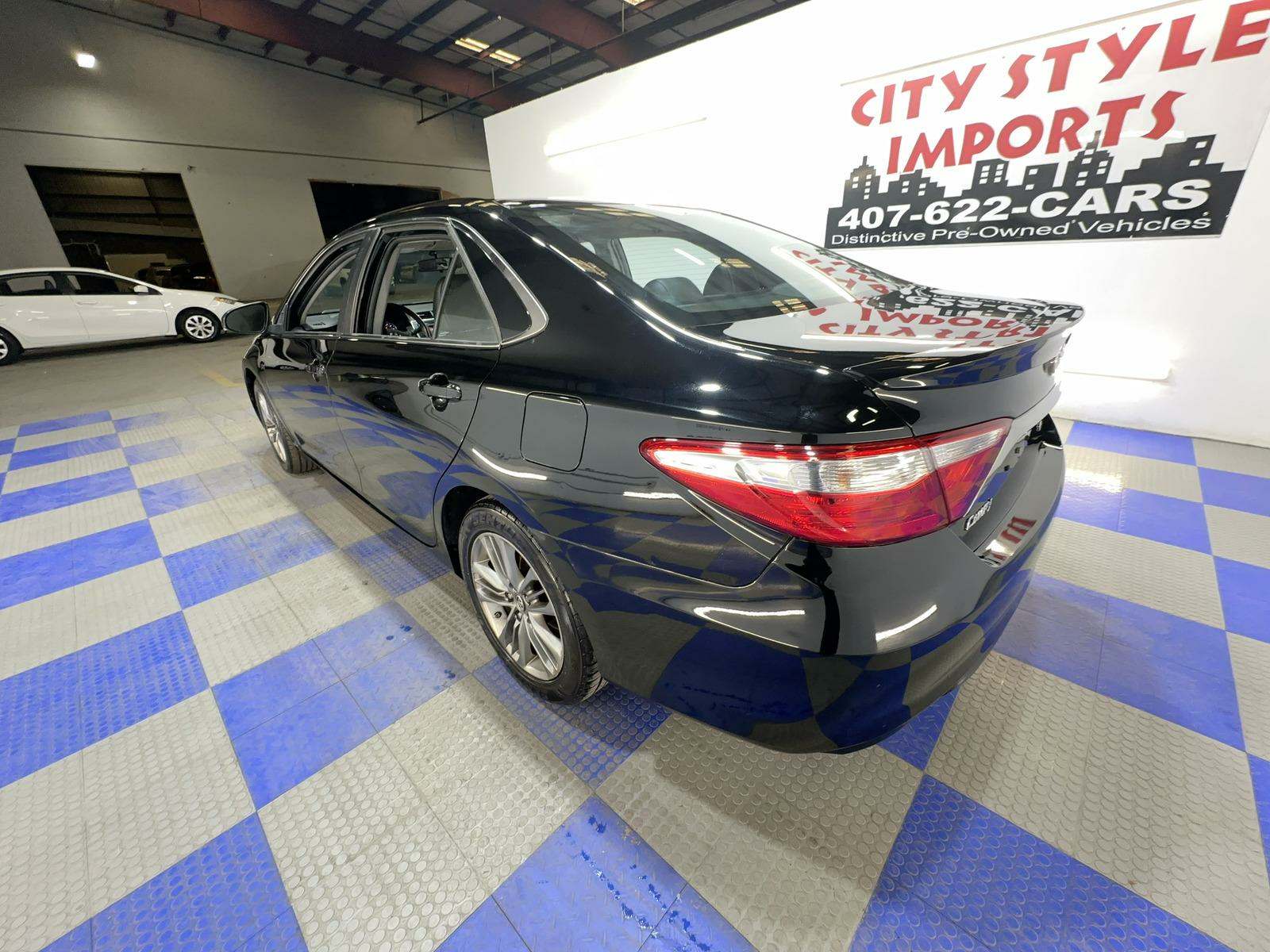 2017 Toyota Camry SE FWD