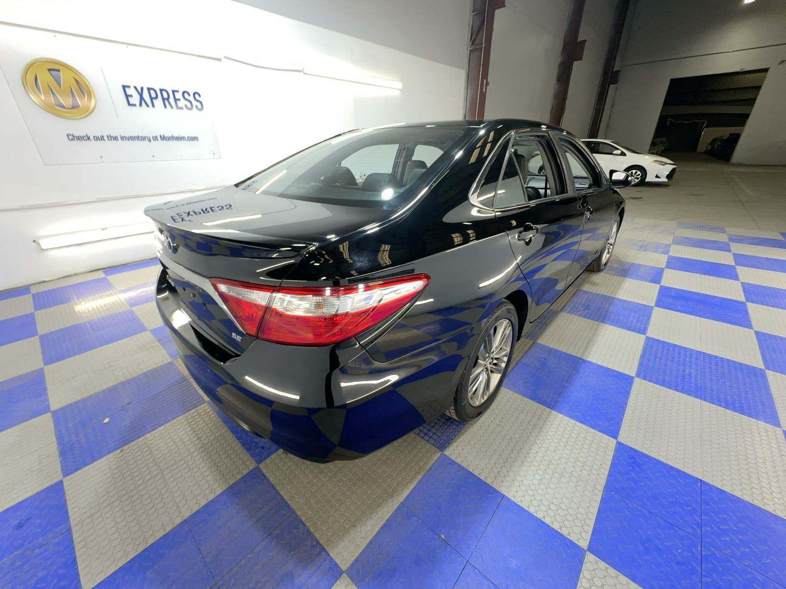 2017 Toyota Camry SE FWD