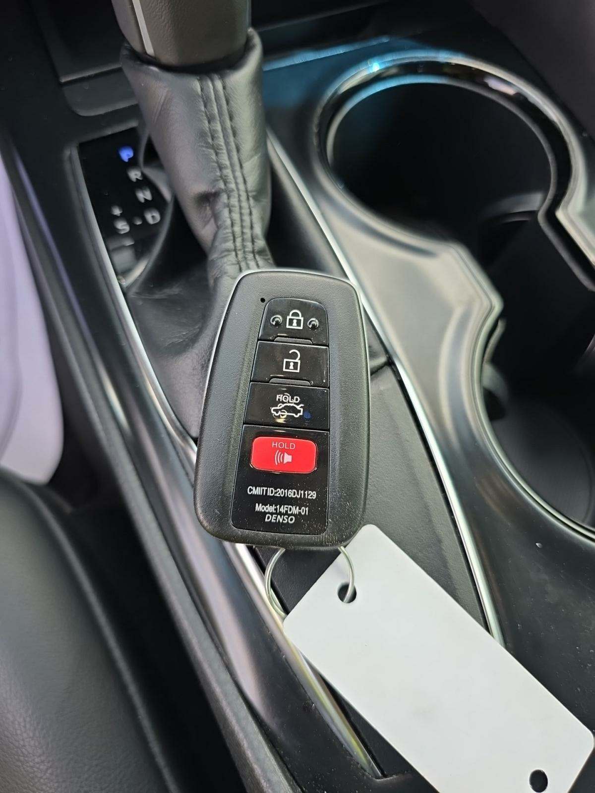 2018 Toyota Camry SE FWD