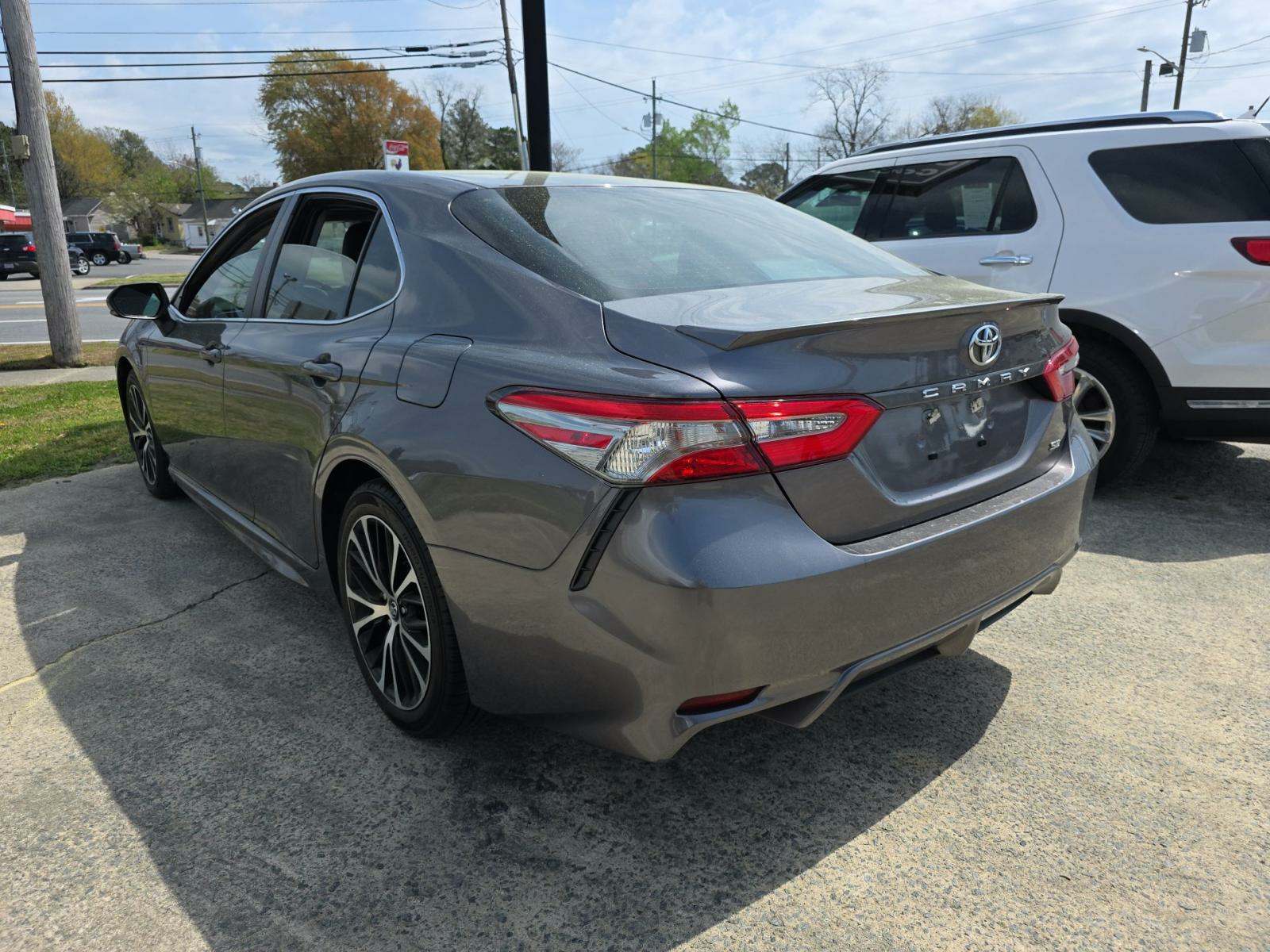 2018 Toyota Camry SE FWD