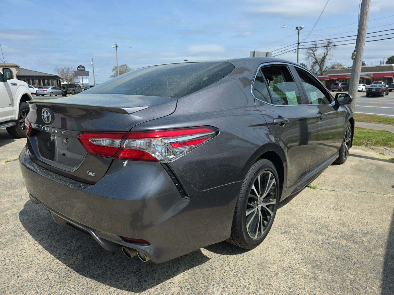 2018 Toyota Camry SE FWD