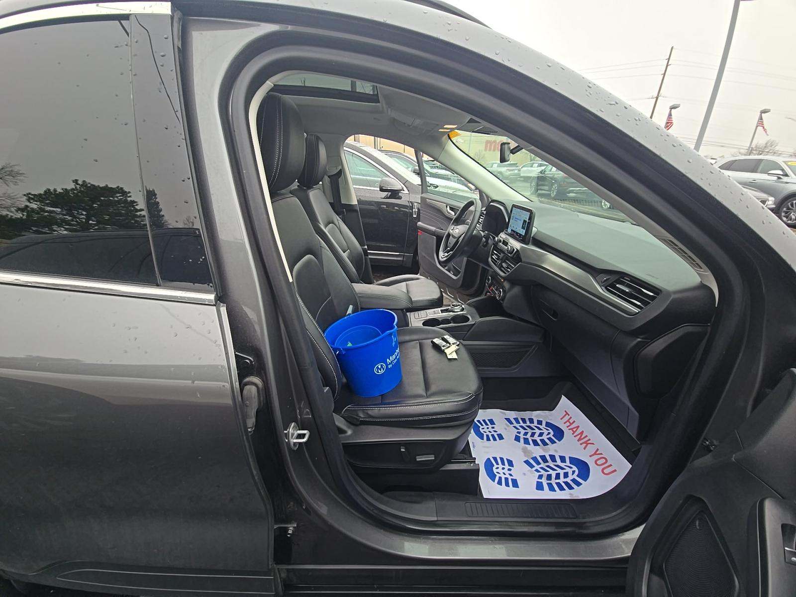 2022 Ford Escape Titanium AWD