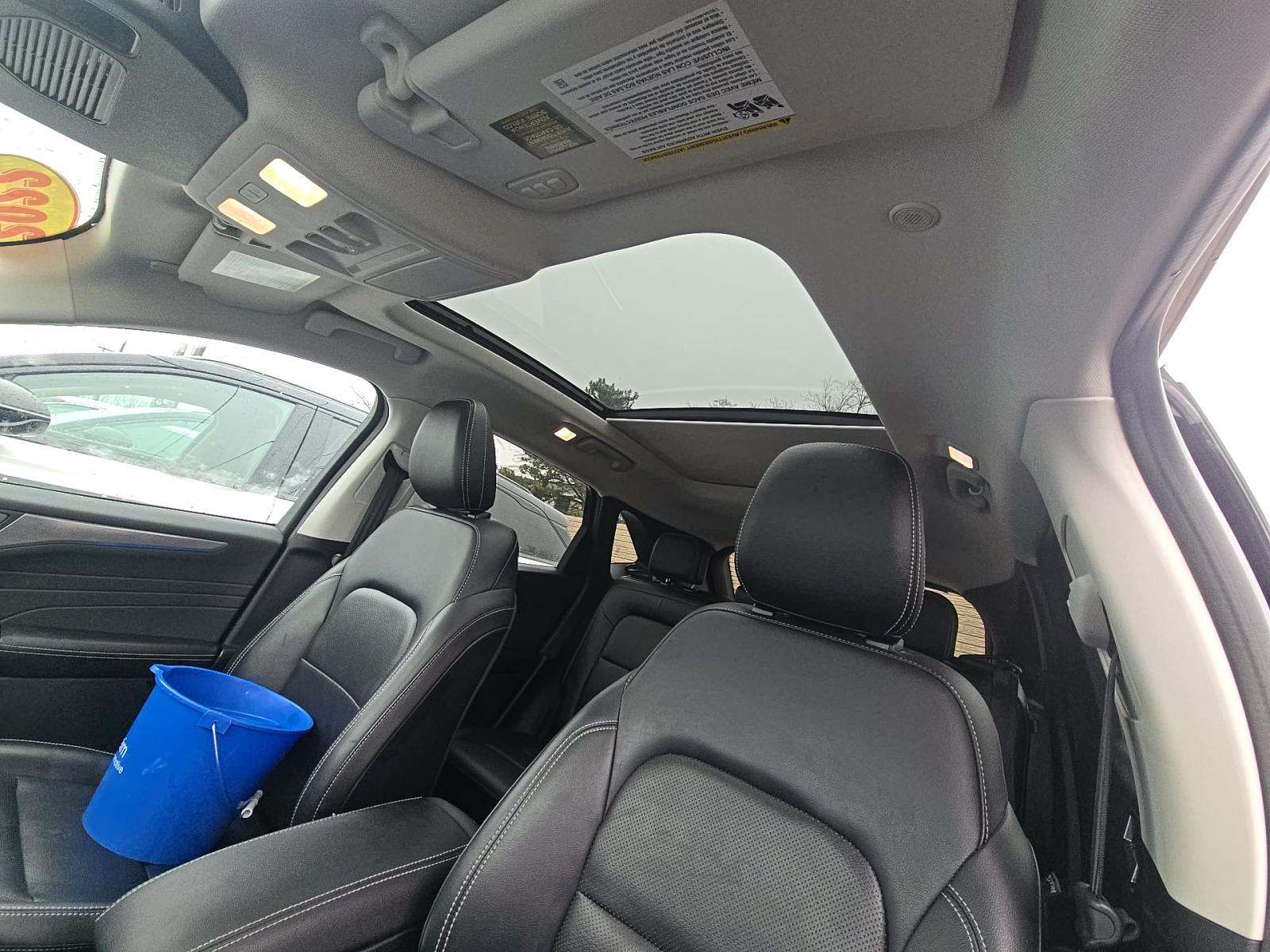 2022 Ford Escape Titanium AWD