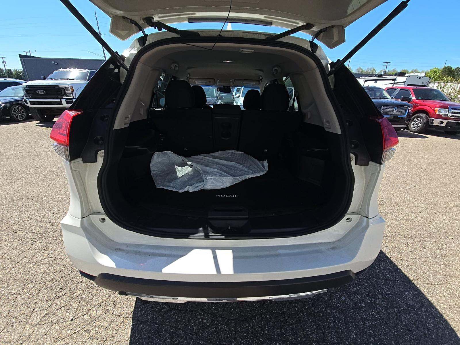 NISSAN ROGUE - 10