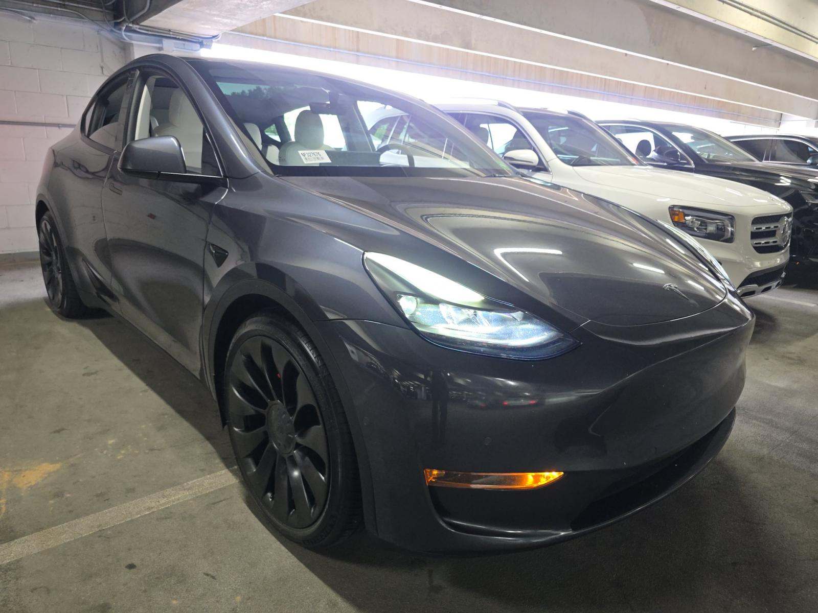 TESLA MODEL Y - 4